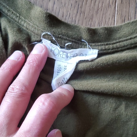 Flowy T - Picture 2 of 2